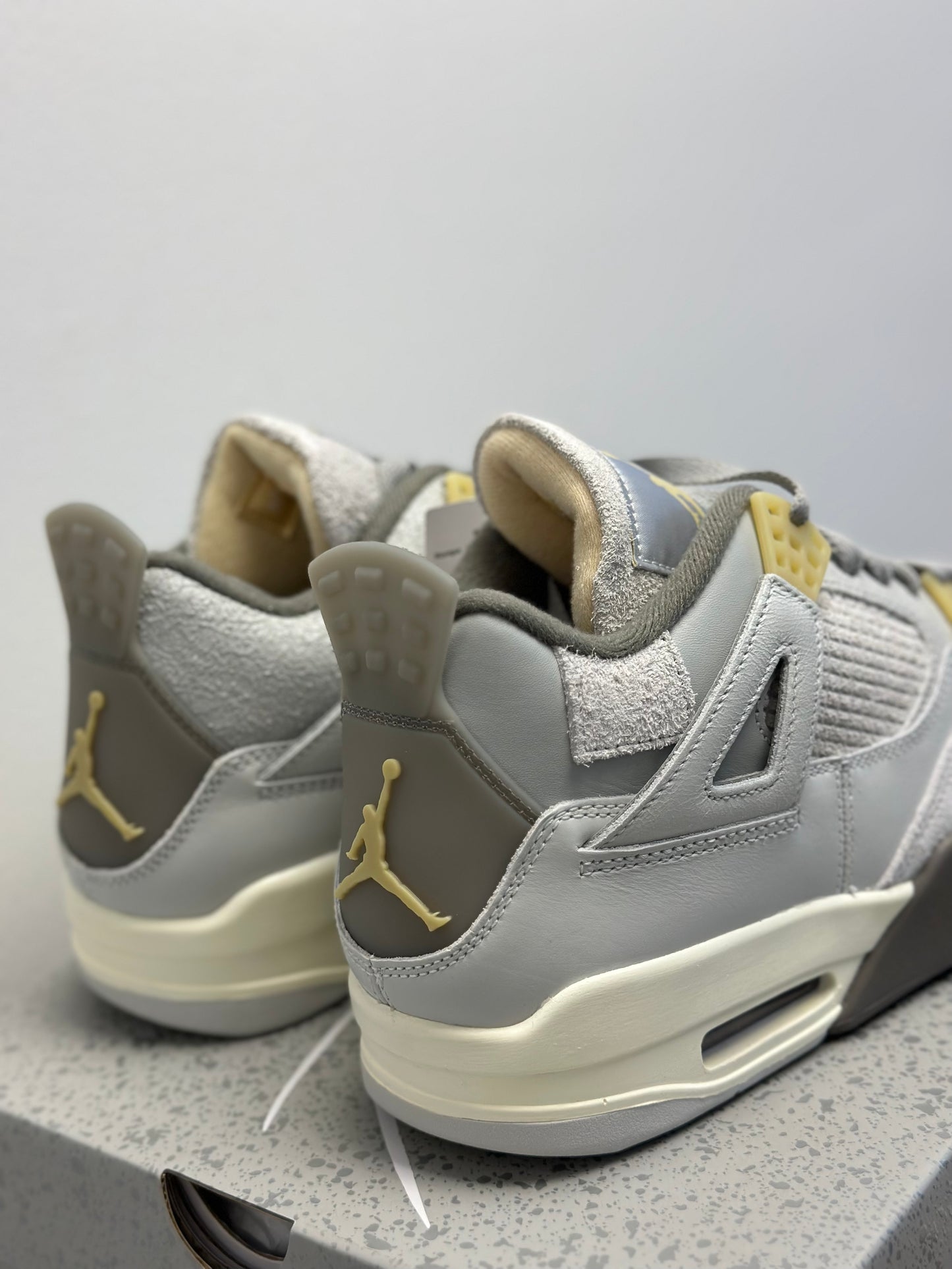 Jordan 4 Retro SE Craft Photon Dust