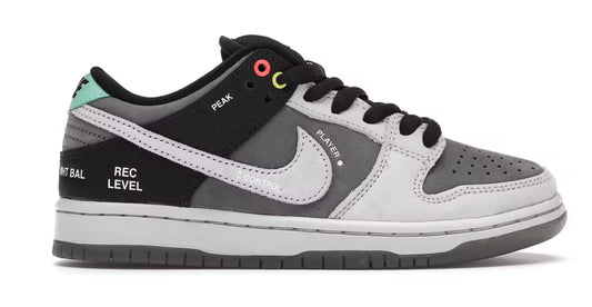 Nike SB Dunk Low
VX1000