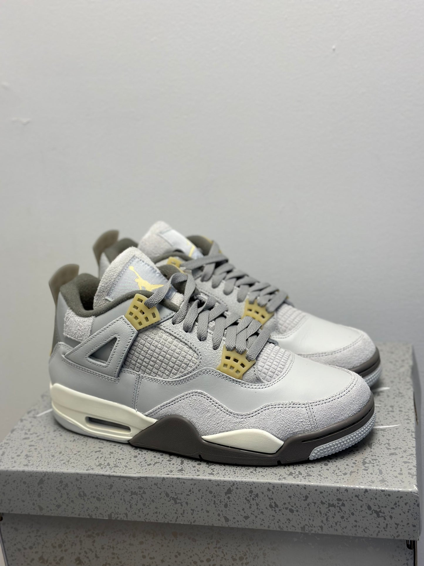 Jordan 4 Retro SE Craft Photon Dust