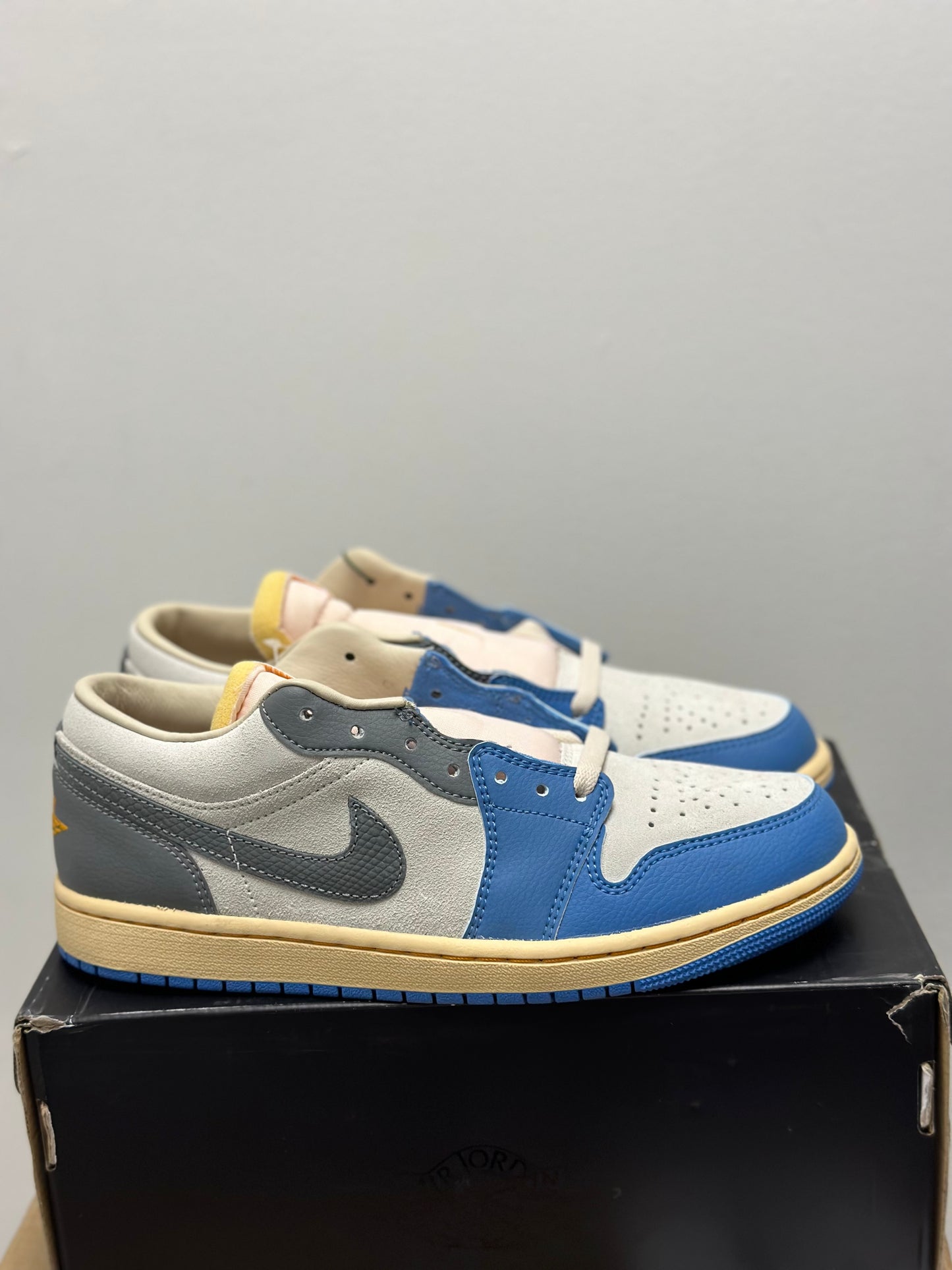 Jordan 1 Low - UNC Grey