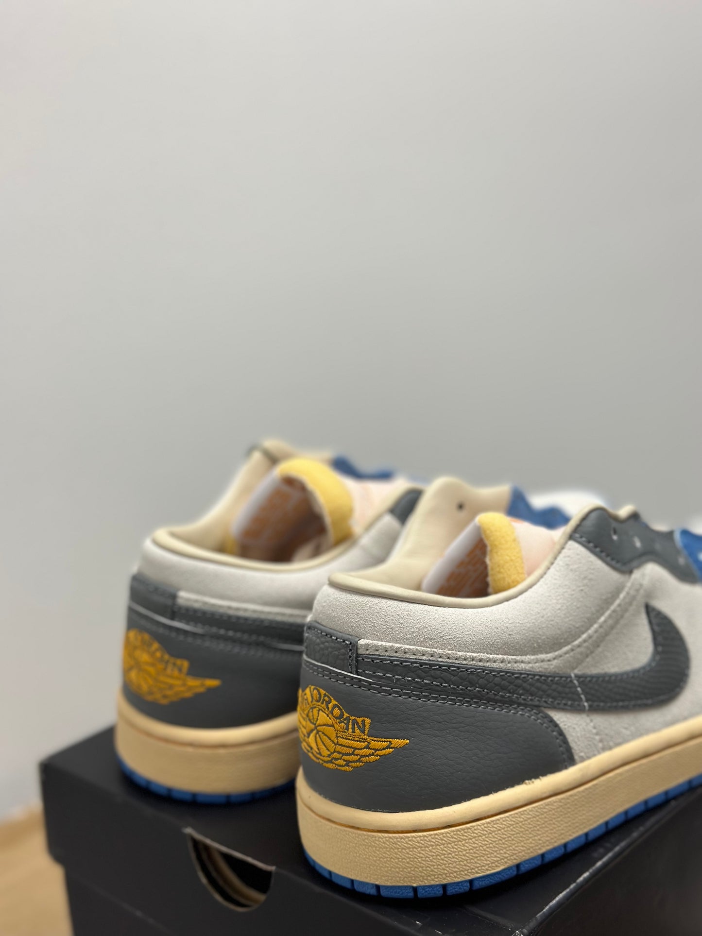 Jordan 1 Low - UNC Grey