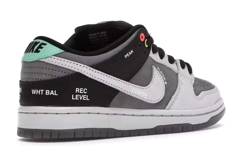 Nike SB Dunk Low
VX1000